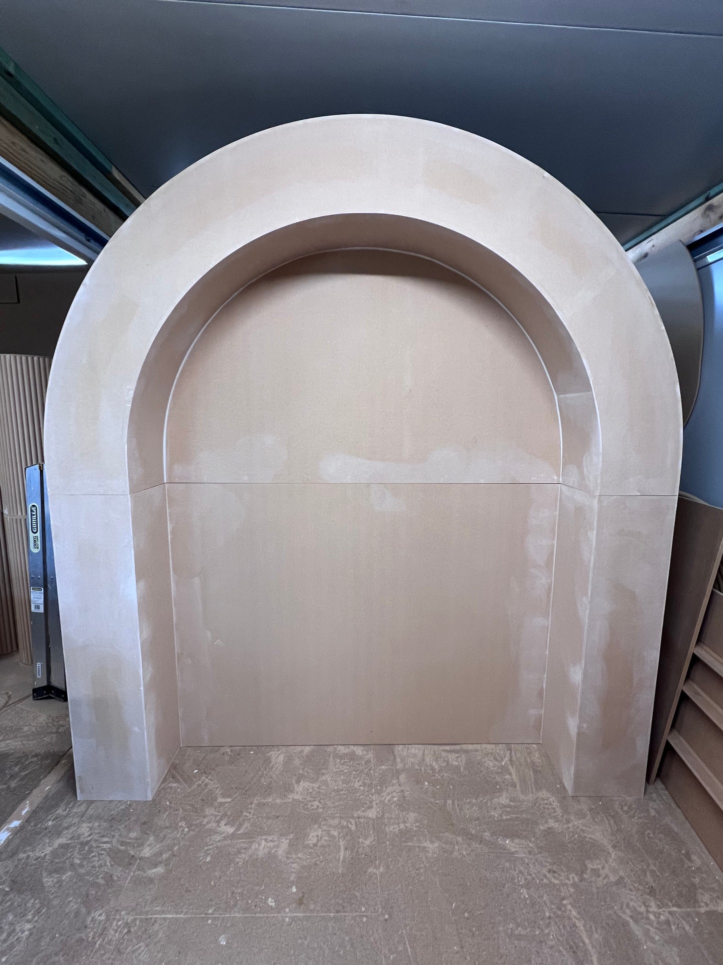 3D arch backdrop plus back panel (Arch top)