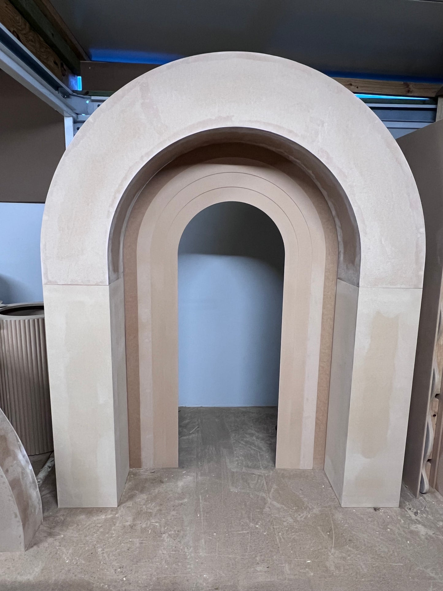 3D arch backdrop plus levelled backdrop (Arch top)