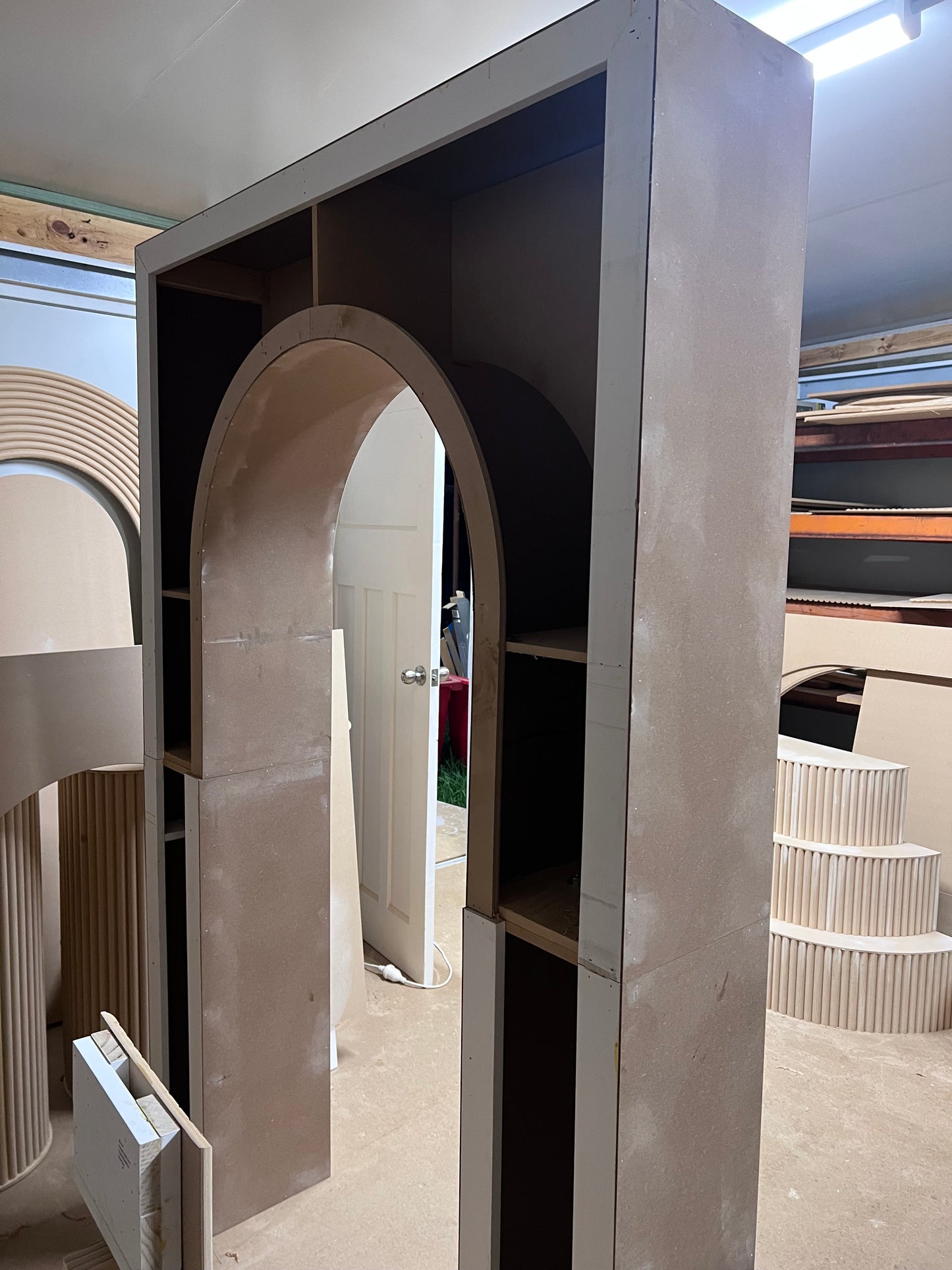 3D arch backdrop (Square top and ripple legs)