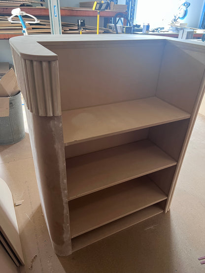 Counter with ripple paneling curve - 0.9m wide