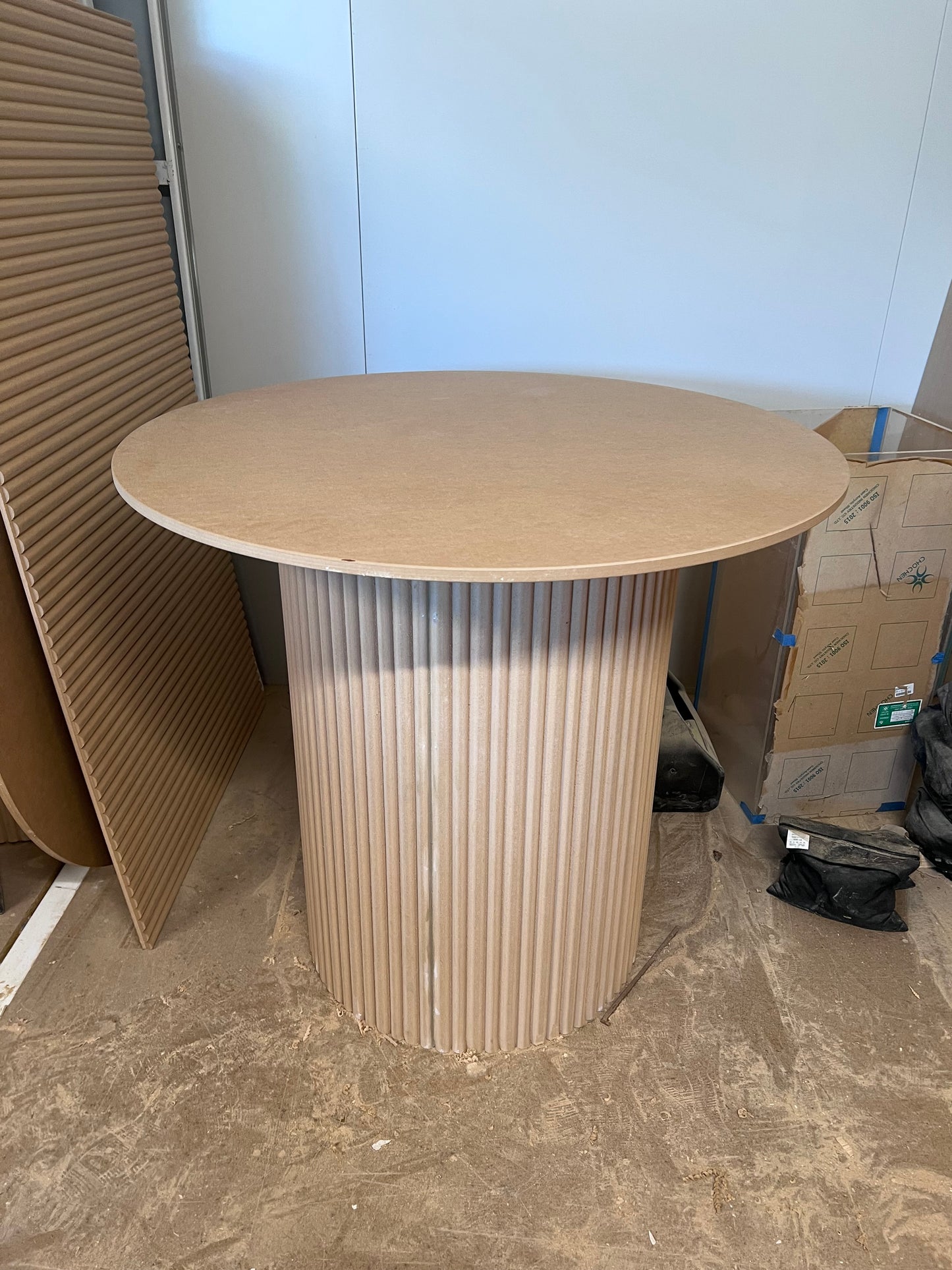 Ripple cake table with removable topper